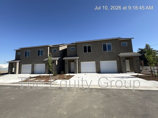 Building Photo - 735 S Pinkham St Unit #105