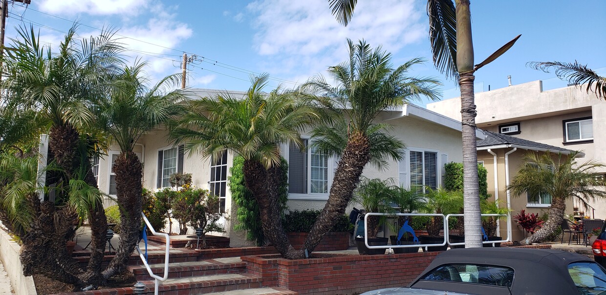 Photo - 109 E Dolphin Ave (Seal Beach, CA)