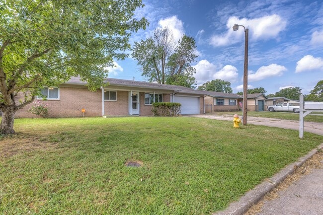 Photo - 20154 E 3rd St House