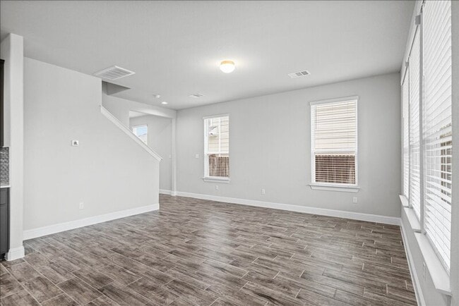 Photo - 136 Free Stone Dr