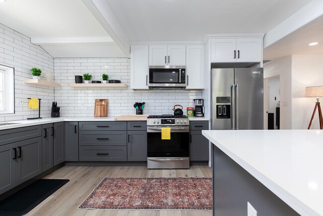 Photo - 5609 Cervantes Ave