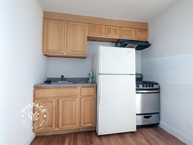 Photo - 942 Flushing Ave Unit 3r