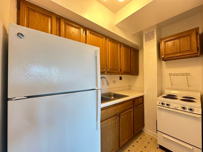 Photo - 4180 N Marine Dr Unit 605