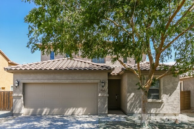 Building Photo - 4930 E Del Rio Dr