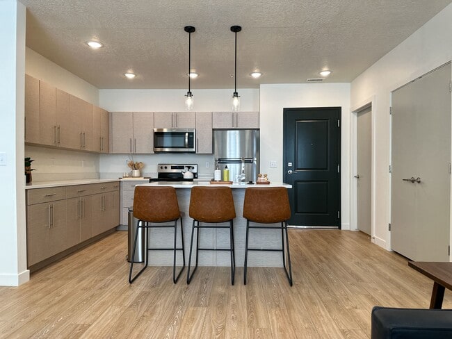 Bell Canyon Kitchen - Canyon Vista Apartments