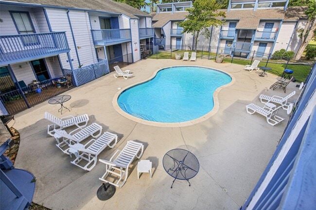 Building Photo - 13151 Walden Rd Unit 208 Rental