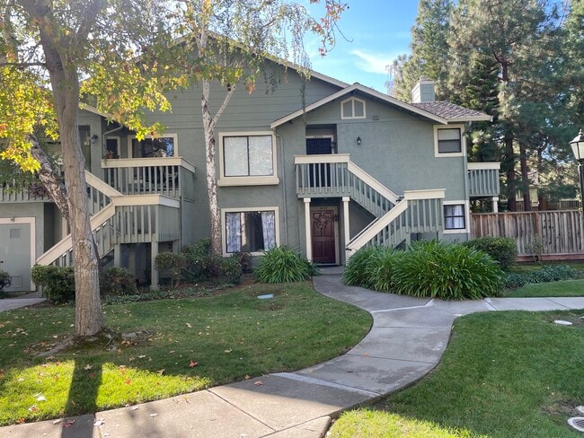 Building Photo - 34612 Pueblo Ter Unit Summerfield Ardenwood Fre