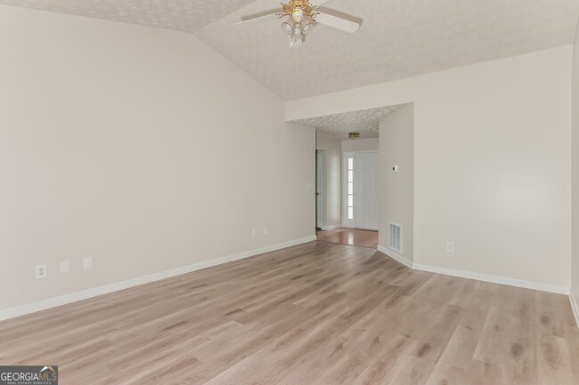 Photo - 177 Goldleaf Dr House