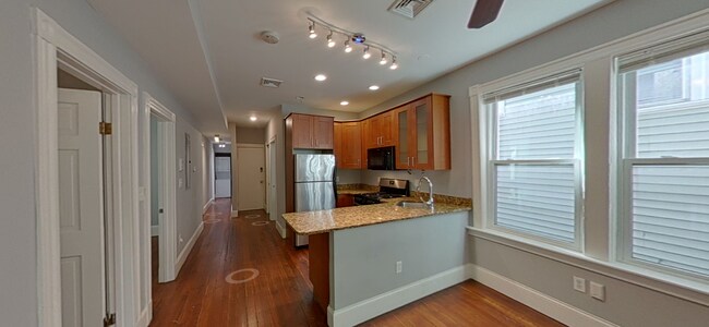 Photo - 739 Parker St Unidad 1