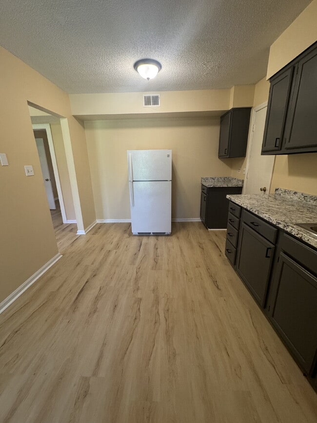 Photo - 2020 Somerset Dr Unit 3