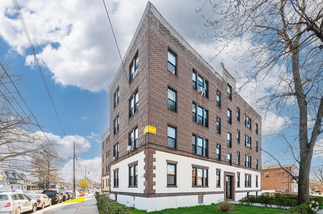 Photo - 160-04 Sanford Ave