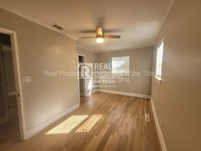 Photo - 593 Kinard Dr NE