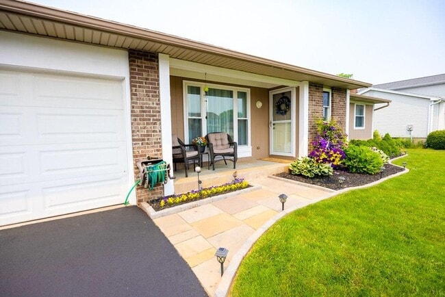 Photo - Amazing 3 Bedroom and 2 Full Bath Home For Rent in Greece Available Now.