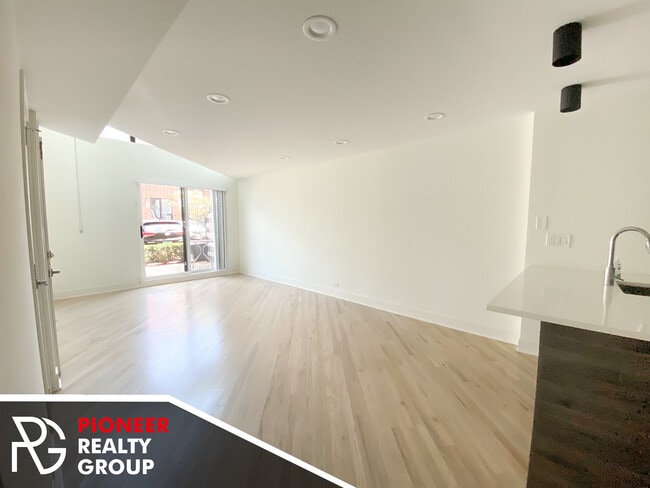 Building Photo - 939 W Grace St