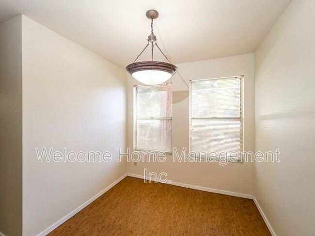 Photo - 695 Bristol Dr