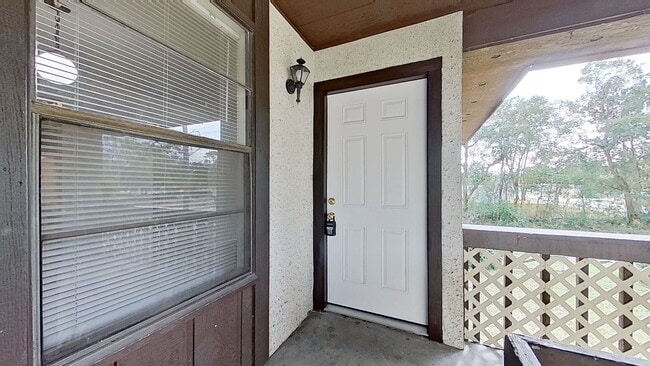 Photo - Beautiful Upstairs 2 bedroom 1 1/2 bath Ap...