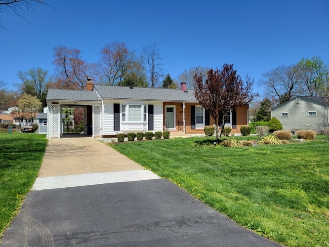 Building Photo - 7425 Bee Bee Dr
