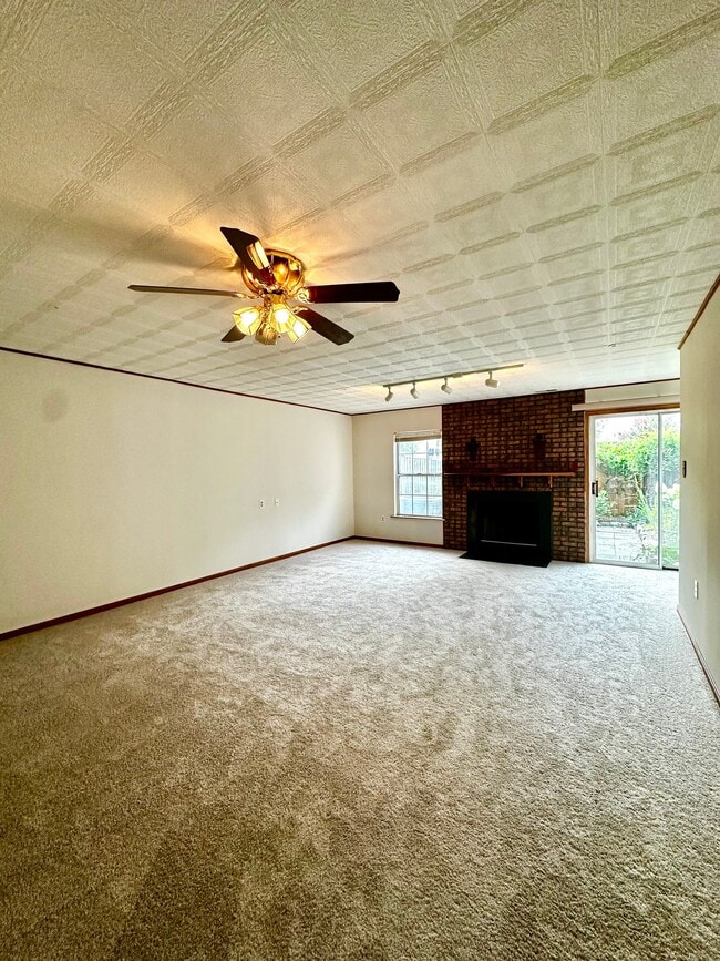 Photo - 2558 Ambling Cir