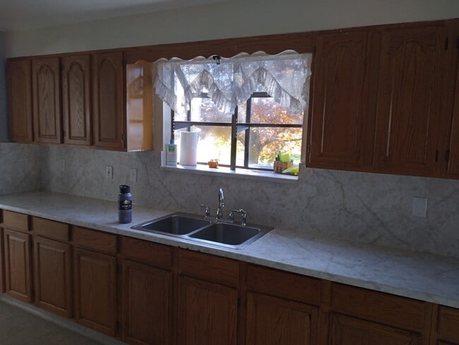 Kitchen - 183 E 200 S