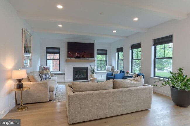 Photo - 212 W Areba Ave