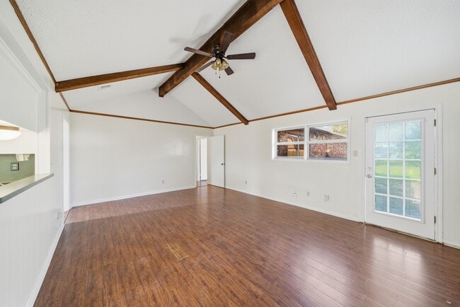 Photo - 122 White Cedar St