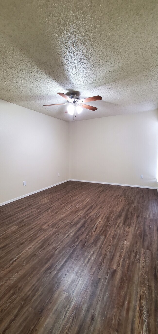 T2 Bedroom - University Square Apartments