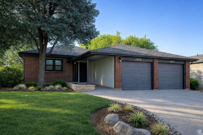 Building Photo - 1817 E Hillcrest Ave