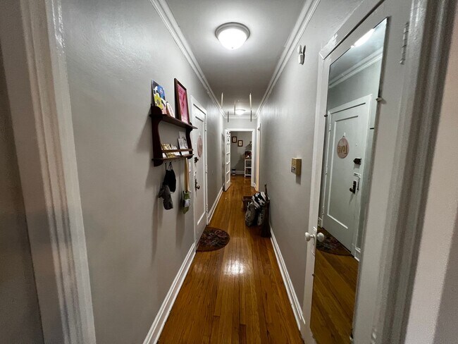 Photo - 1056 W Cornelia Ave Unit #2
