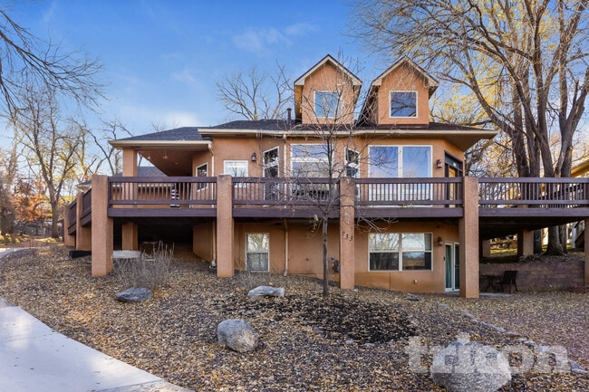 Building Photo - 733 Orion Dr