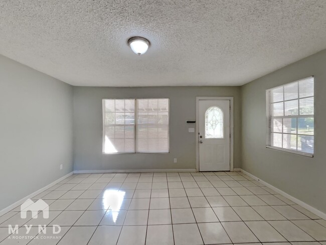 Photo - 1033 Busac Ave