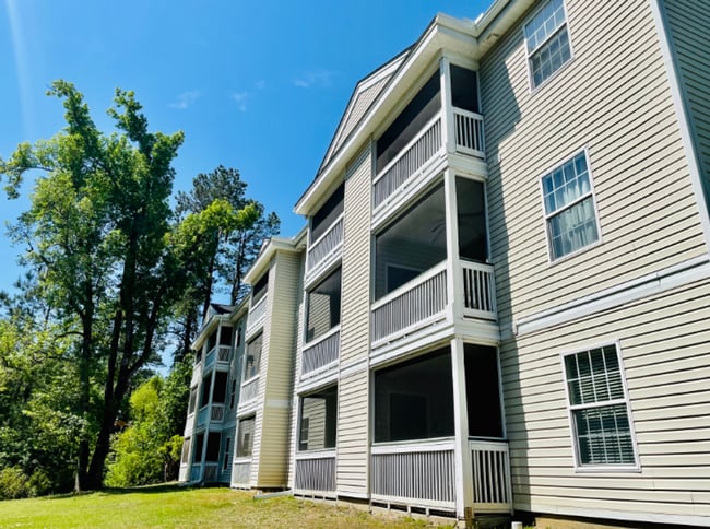 Building Photo - FULLY RENOVATED 2 Bedroom/2 Bathroom Unit ... Rental