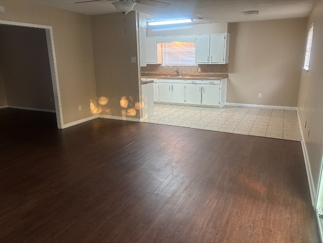 Photo - 513 Carlyle Dr