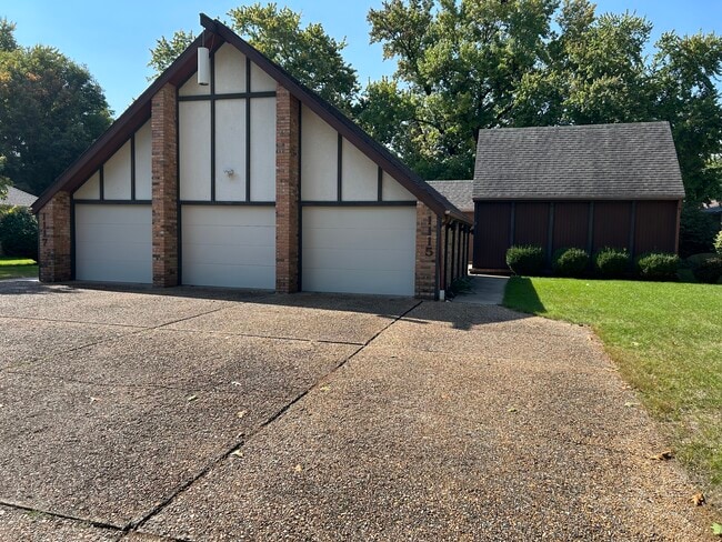 Front view showing garages - 1115 Rantoul St Unit 1115 Rantoul St.