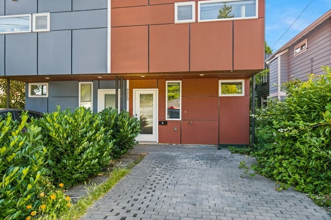 Photo - 9220 35th Ave SW Unidad A