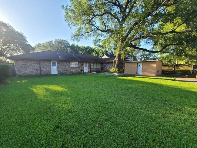 Photo - 2212 Locklaine Dr
