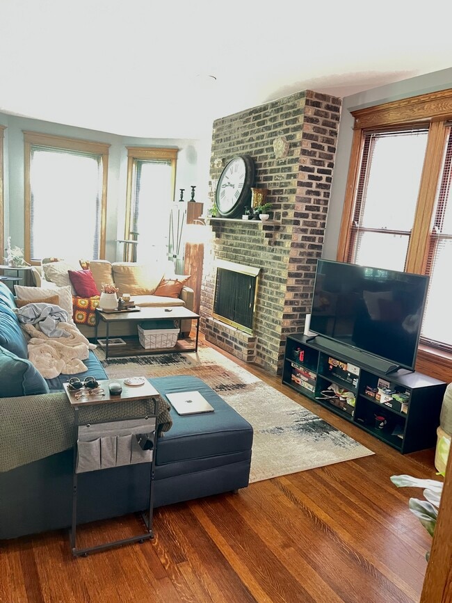 Photo - 1031 W Dakin St Unit 2