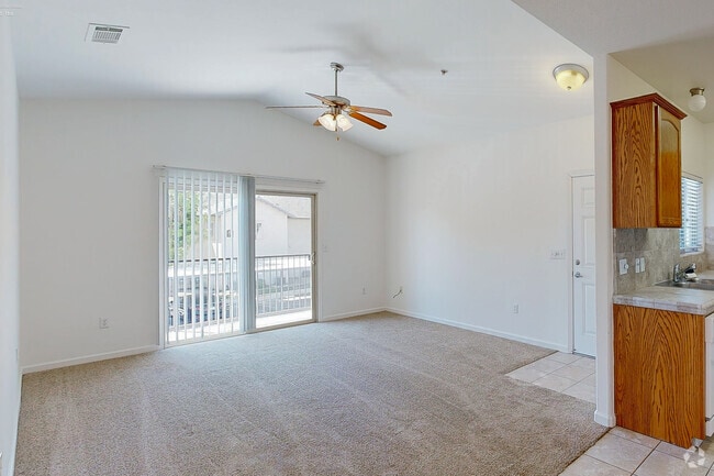 2BR, 1BA - 854SF Upstairs