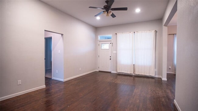 Photo - 206 W 11th St