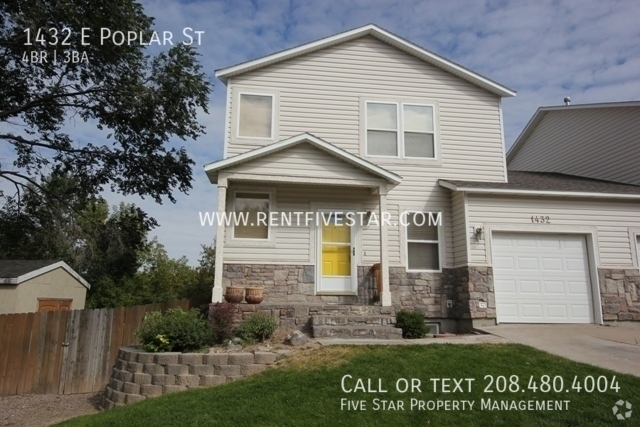 Building Photo - 4 Bedroom 2.5 Bathroom Townhome With a Gar...