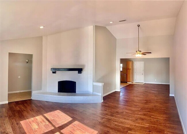 Photo - 8113 Chesham Dr