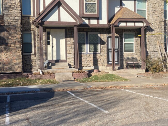 Photo - 8892 Brompton Way