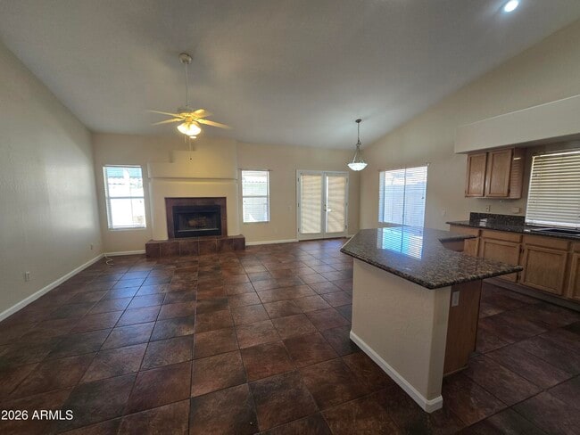 Photo - 634 W Silver Creek Rd