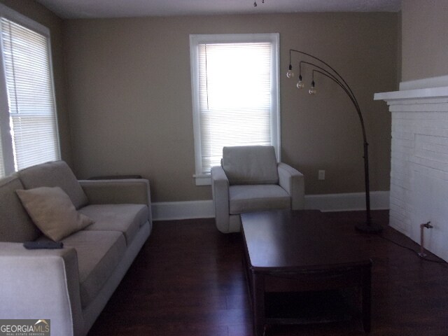 Photo - 587 Hope St SW