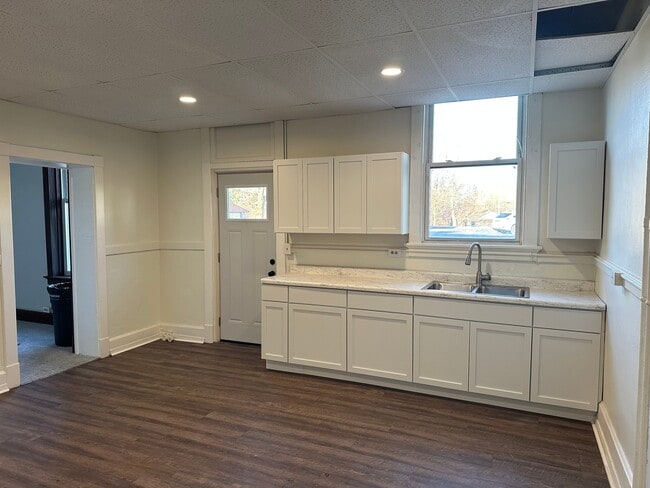 Building Photo - 3036 W Maryland St