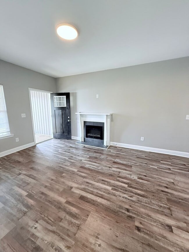 Photo - Shannon (Rome) Bungalow available to move in tomorrow!