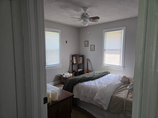 Photo - 1115 Stewart Dr
