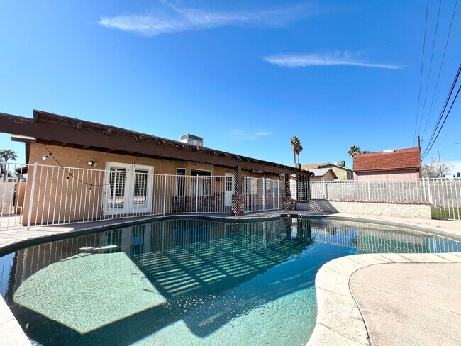 Building Photo - 6446 Meadowlark Ln