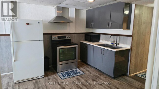 Photo - 25 Sutter Ave