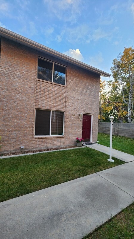 Photo - 201 N Geneva Rd