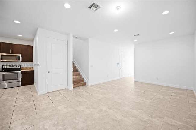 Photo - 6907 Pines Cir